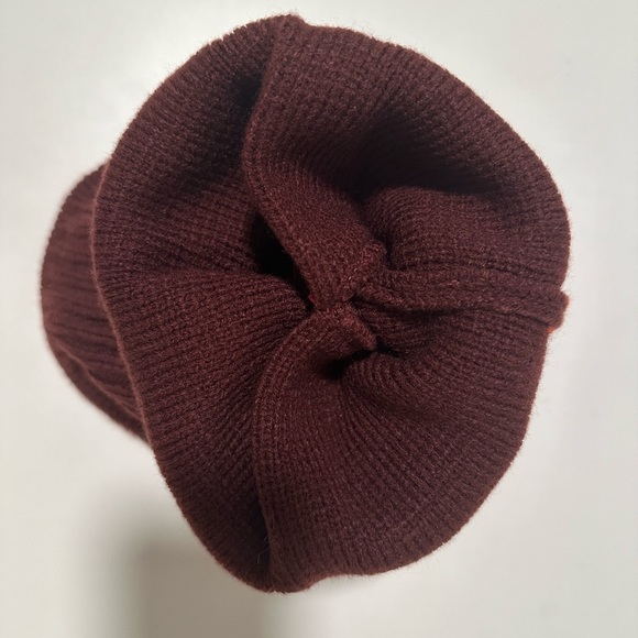 NWT Unbranded Beanie One Size Colorful Pom Pom Sharpie Mark on Label - Picture 9 of 10